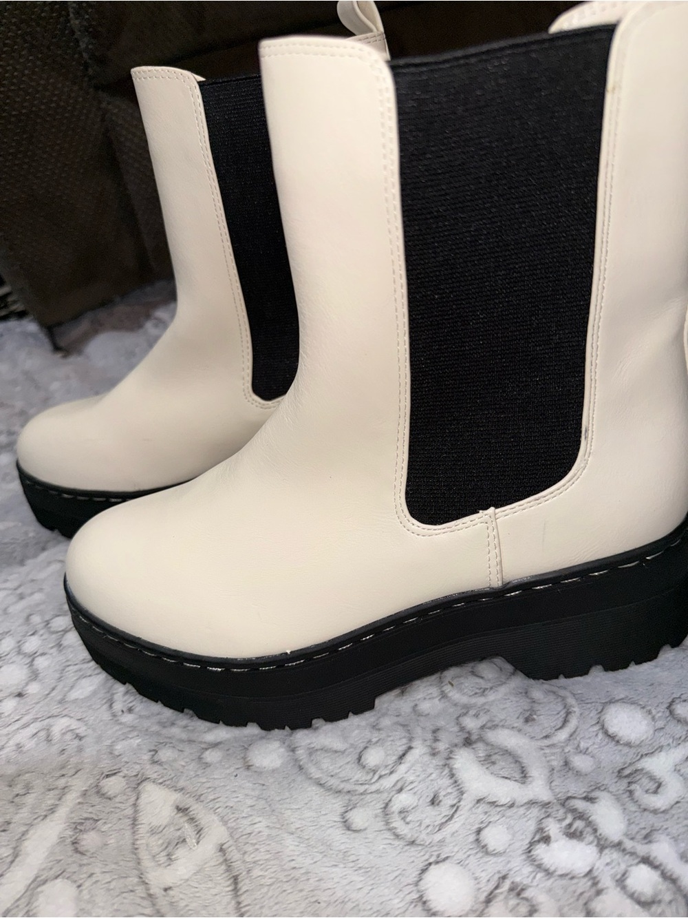 🤍 MIA Cream Platform Chelsea Boots – Women’s Size 8 – NWOB